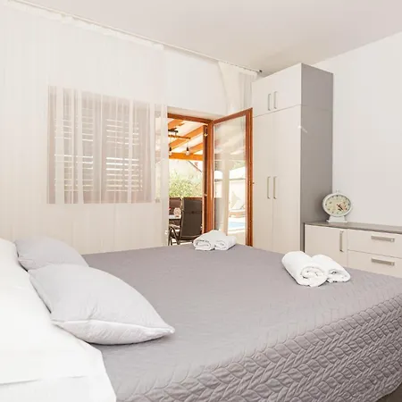 4 Bedroom Awesome In Sibenik Holiday home Piramatovci