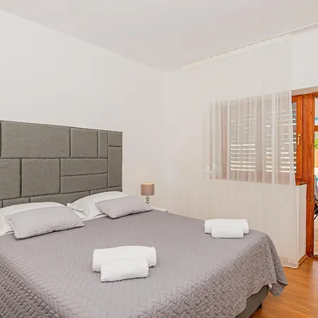 4 Bedroom Awesome In Sibenik Semesterbostad