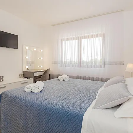 Holiday home 4 Bedroom Awesome In Sibenik