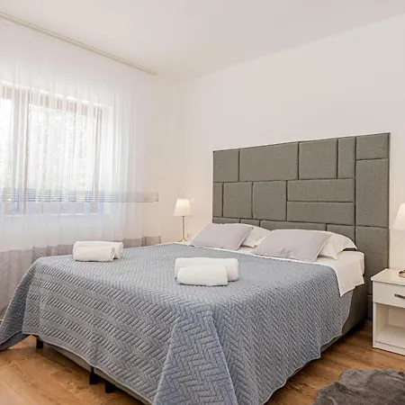 Holiday home 4 Bedroom Awesome In Sibenik *