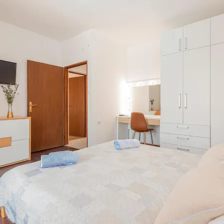 4 Bedroom Awesome In Sibenik Piramatovci