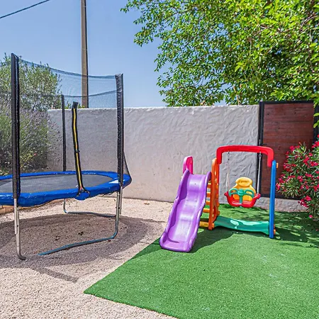 Nyaraló 4 Bedroom Awesome In Sibenik