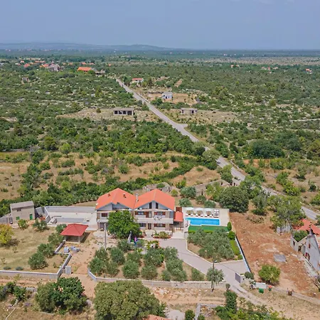 Σπίτι διακοπών 4 Bedroom Awesome In Sibenik *