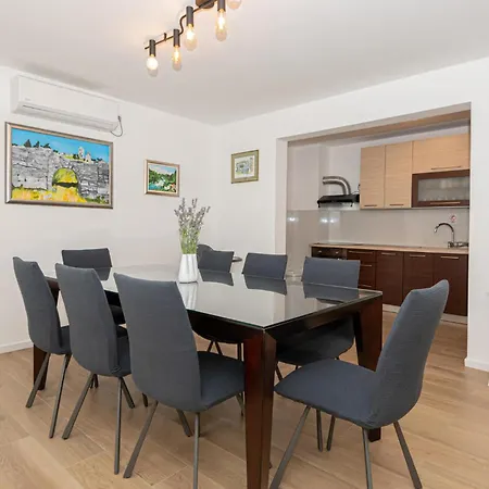 4 Bedroom Awesome In Sibenik Holiday home