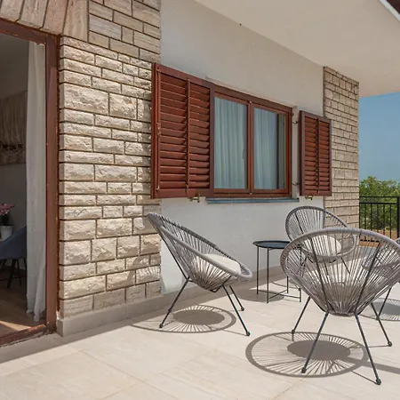 Vakantiehuis 4 Bedroom Awesome In Sibenik Piramatovci