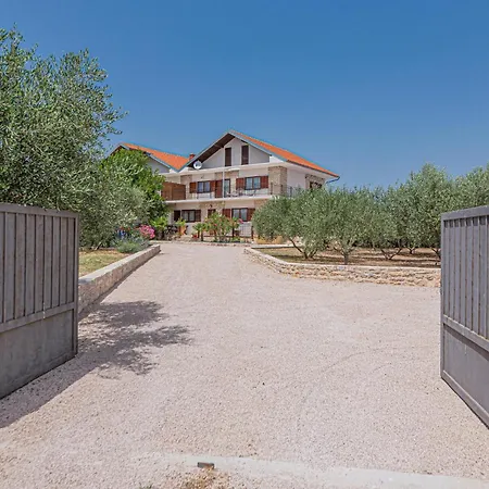4 Bedroom Awesome In Sibenik Piramatovci