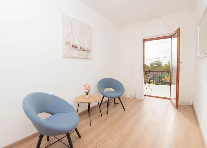 4 Bedroom Awesome In Vakantiehuis Šibenik