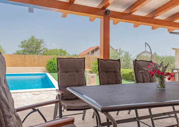 4 Bedroom Awesome In *