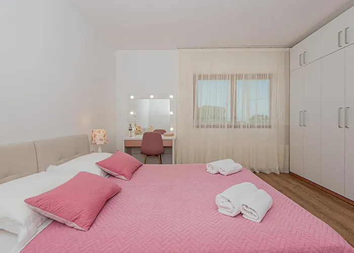 4 Bedroom Awesome In Šibenik