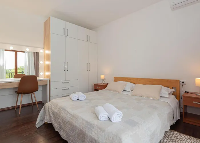 4 Bedroom Awesome In * Šibenik