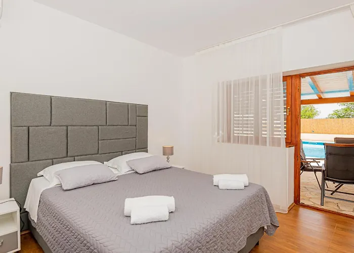 4 Bedroom Awesome In Vakantiehuis