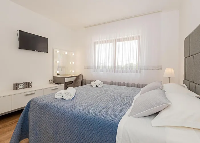 Vakantiehuis 4 Bedroom Awesome In