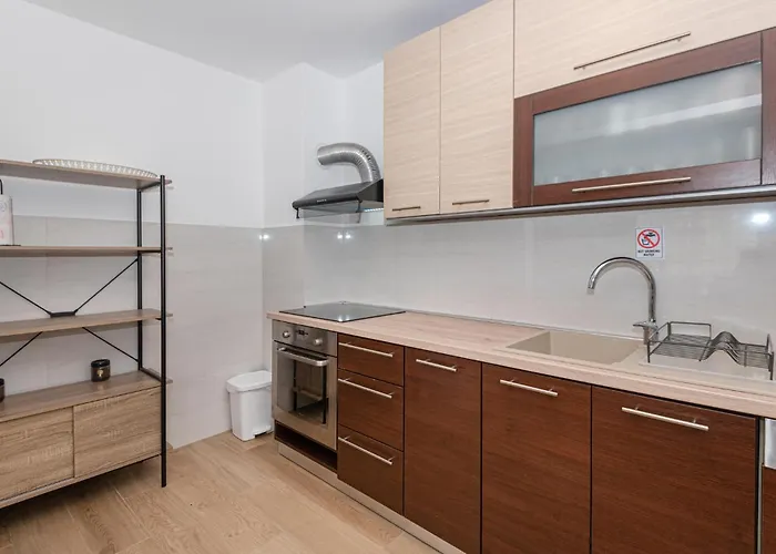 4 Bedroom Awesome In Vakantiehuis Šibenik