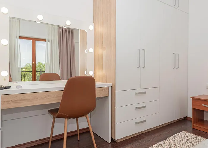 4 Bedroom Awesome In *