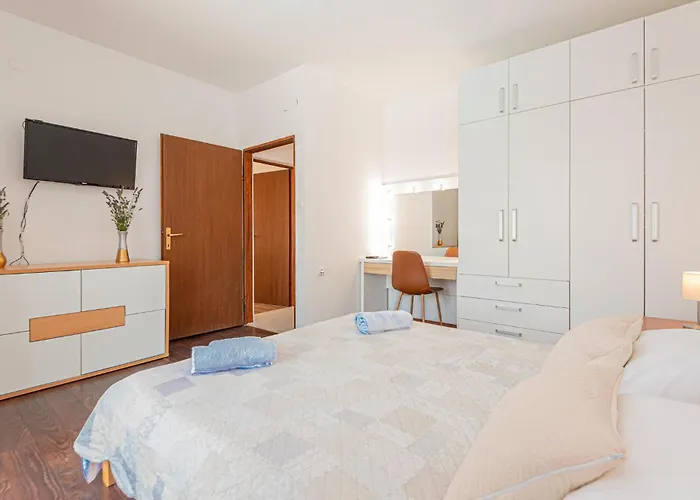 4 Bedroom Awesome In Šibenik