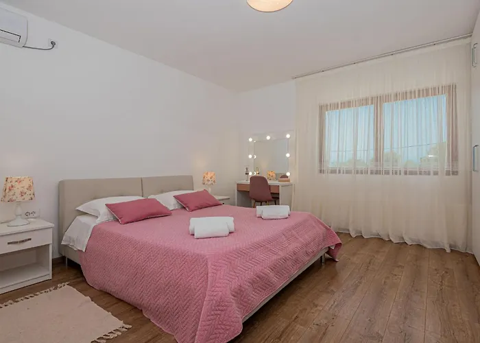 4 Bedroom Awesome In * Šibenik