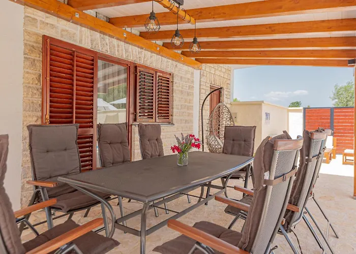 4 Bedroom Awesome In