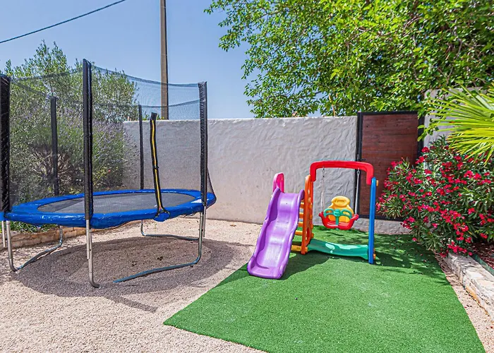 Vakantiehuis 4 Bedroom Awesome In