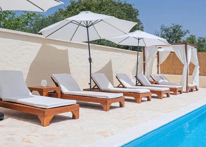 4 Bedroom Awesome In Vakantiehuis *