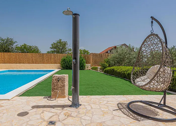 4 Bedroom Awesome In Vakantiehuis Šibenik