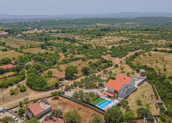 4 Bedroom Awesome In