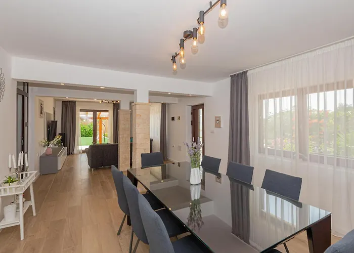 4 Bedroom Awesome In * Šibenik