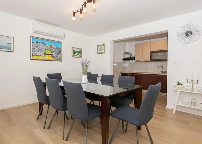 4 Bedroom Awesome In Vakantiehuis